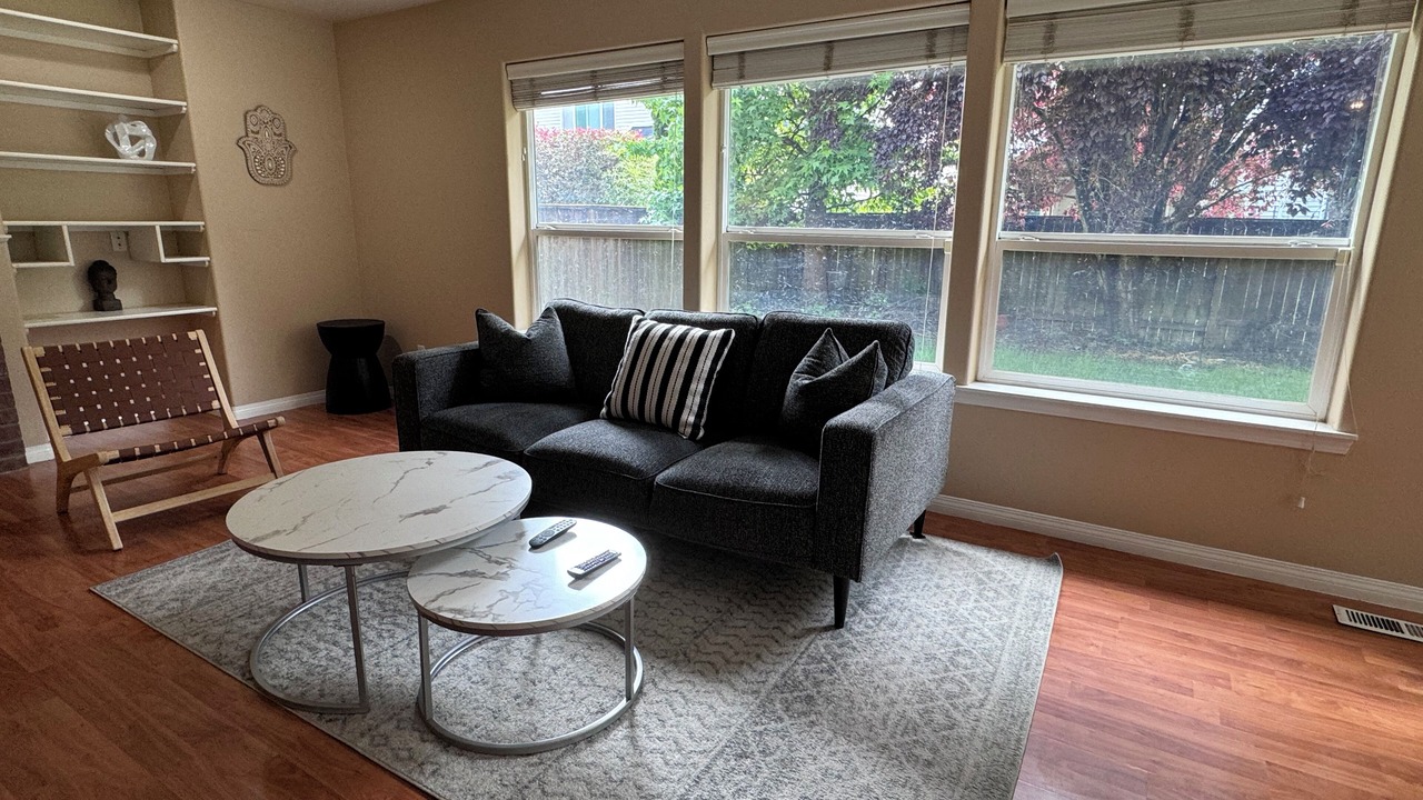 Photo of Livingroom in Hillsboro