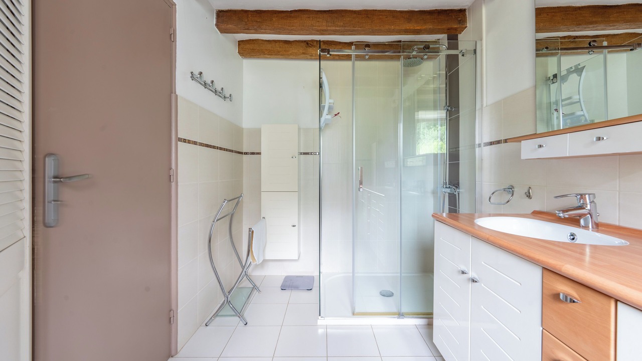 Photo of Bathroom in La Chapelle-sur-Loire