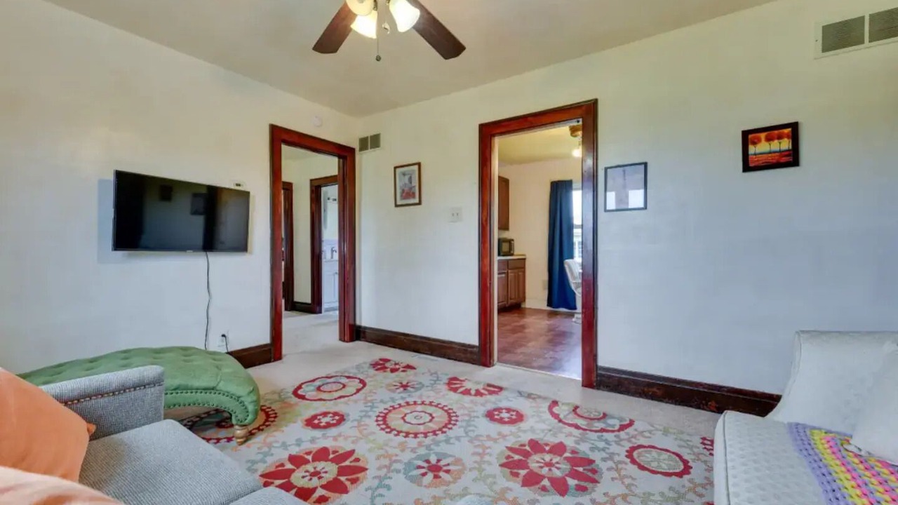 Photo of Livingroom in Cheektowaga