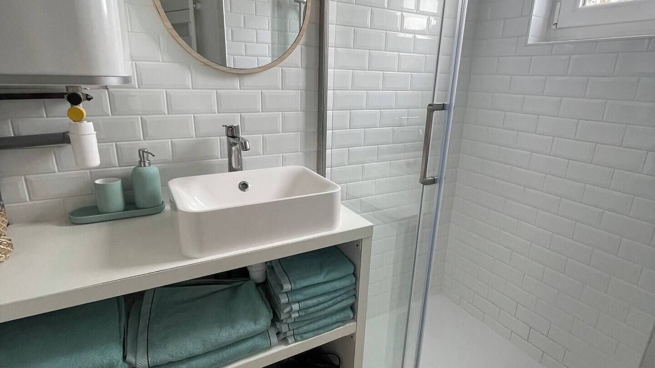 Photo of Bathroom in Hauteville-sur-Mer