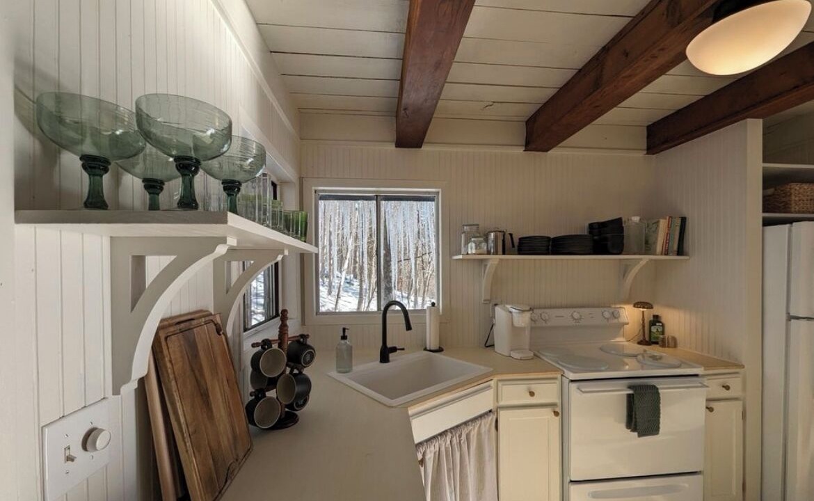 Photo of Kitchen in Flat Hollow Marina