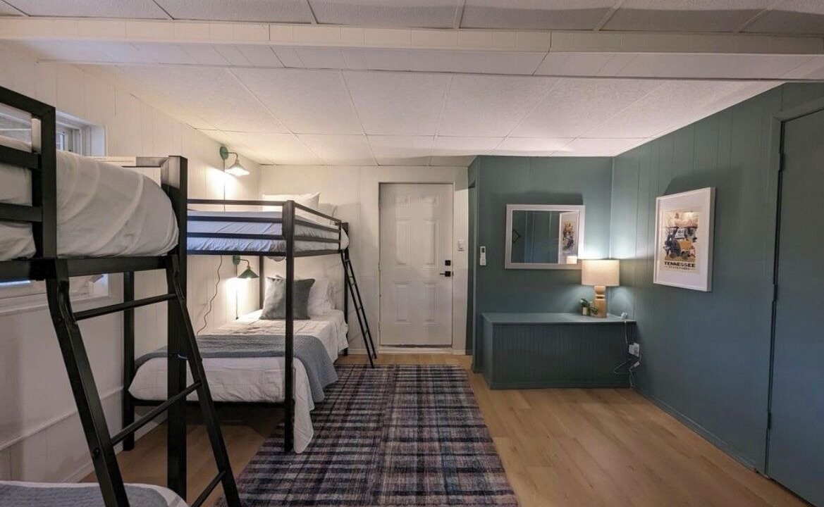 Photo of Bedroom in Flat Hollow Marina
