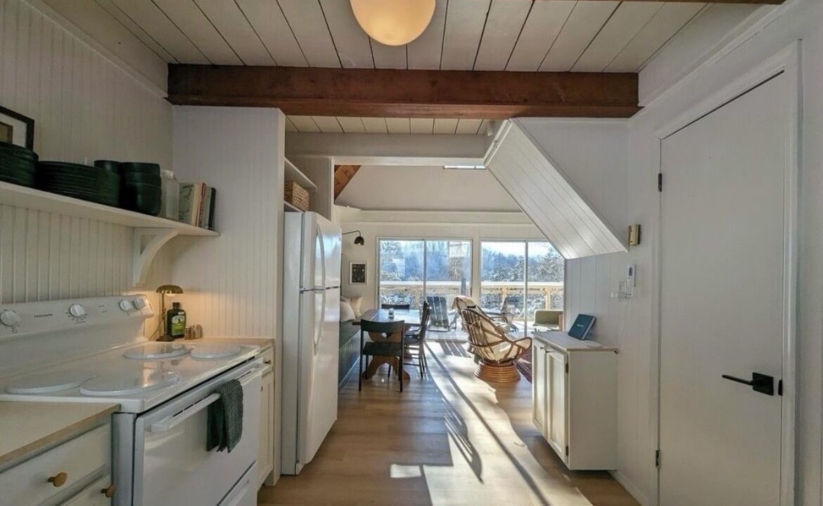 Photo of Kitchen in Flat Hollow Marina