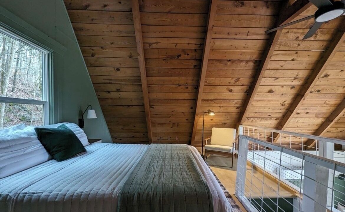 Photo of Bedroom in Flat Hollow Marina