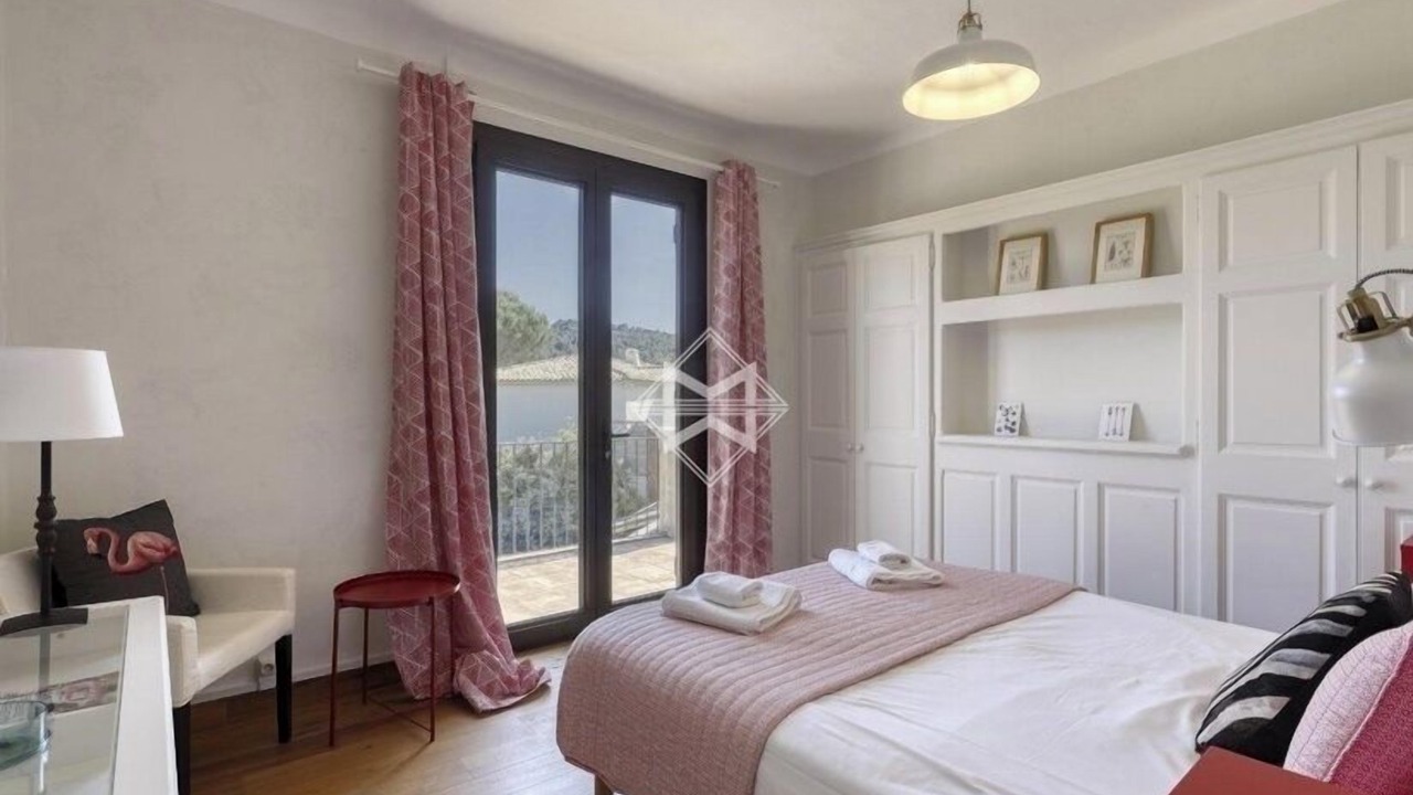 Photo of Bedroom in Le Lavandou