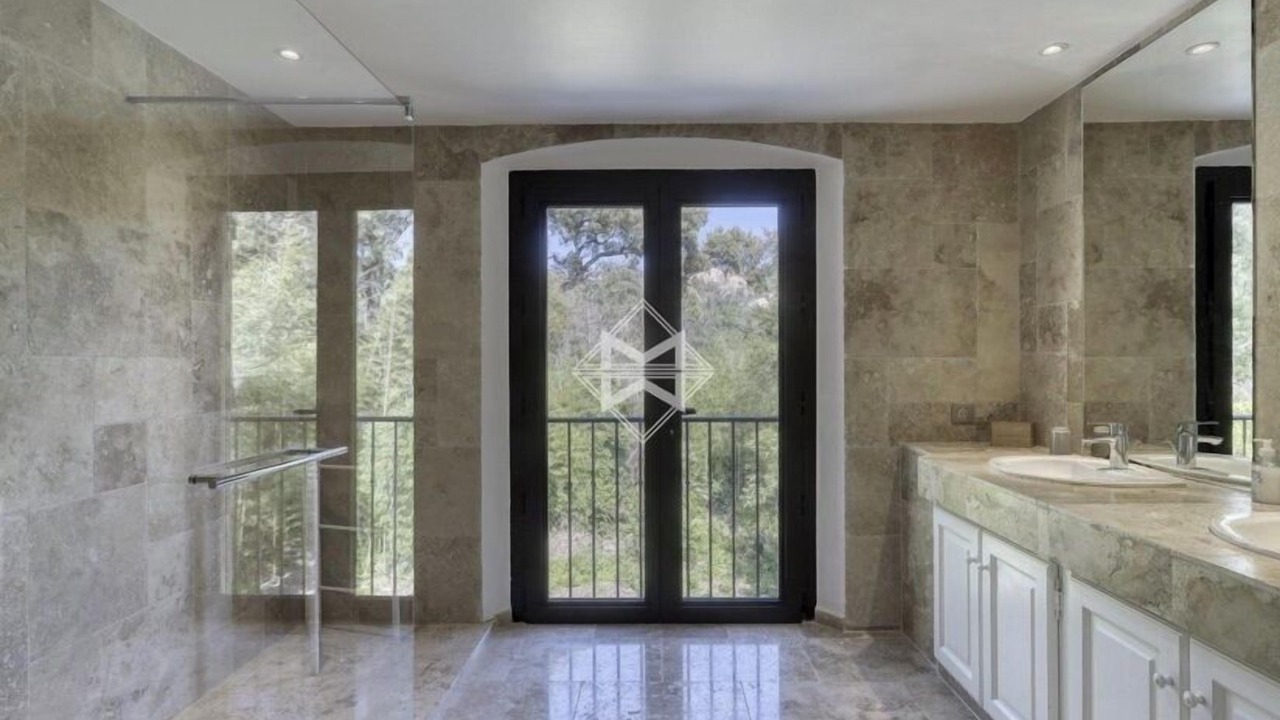 Photo of Bathroom in Le Lavandou