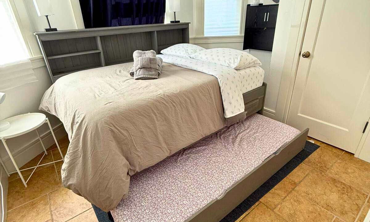 Photo of Bedroom in Downtown Berkeley