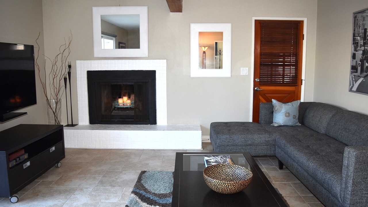 Photo of Livingroom in University Heights