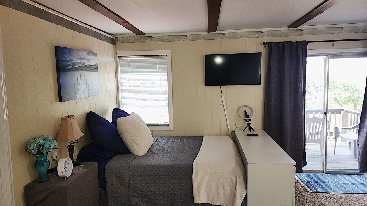 Photo of Bedroom in Lakewood Estates