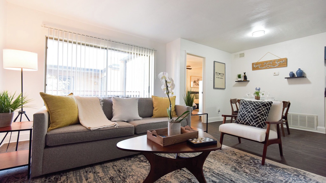 Photo of Livingroom in Knox - Henderson