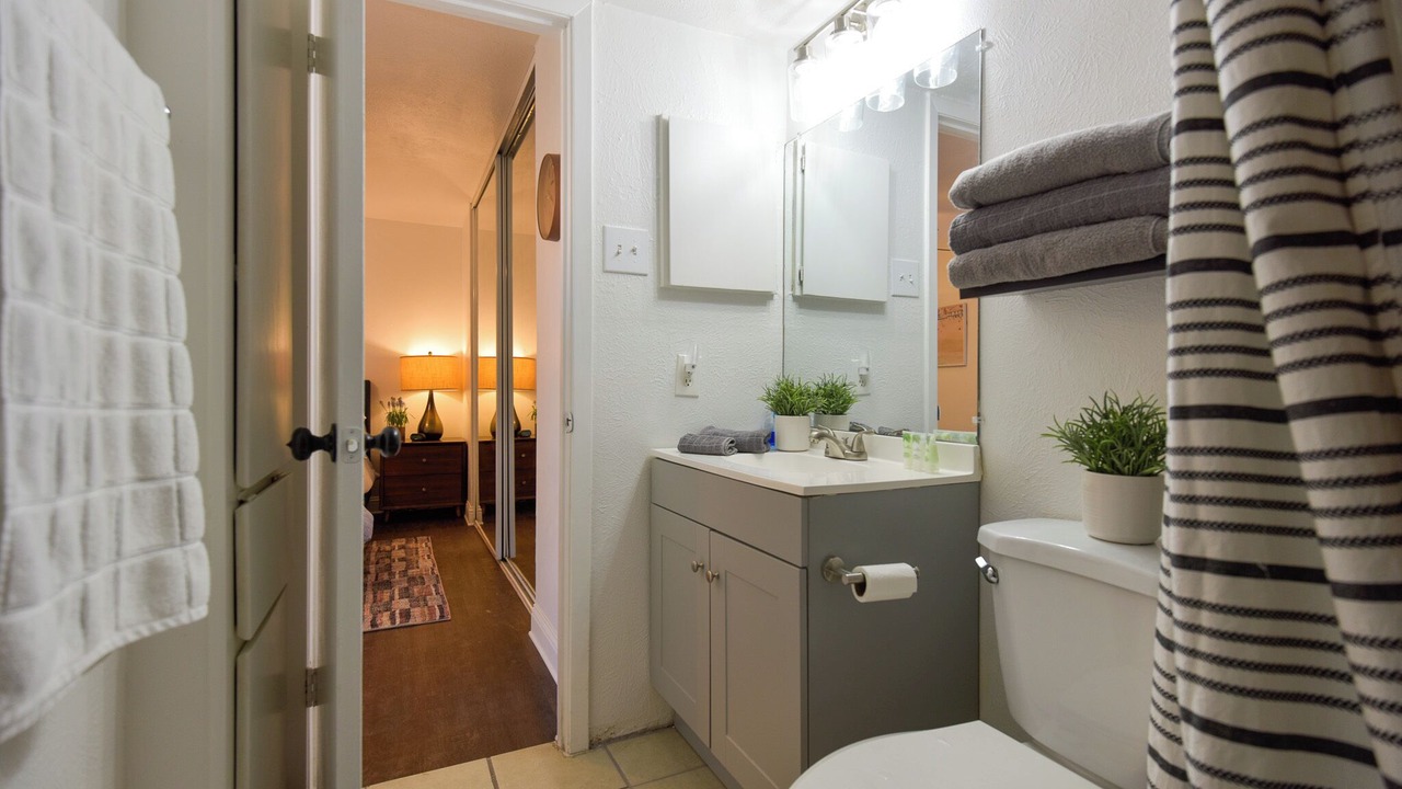 Photo of Bathroom in Knox - Henderson