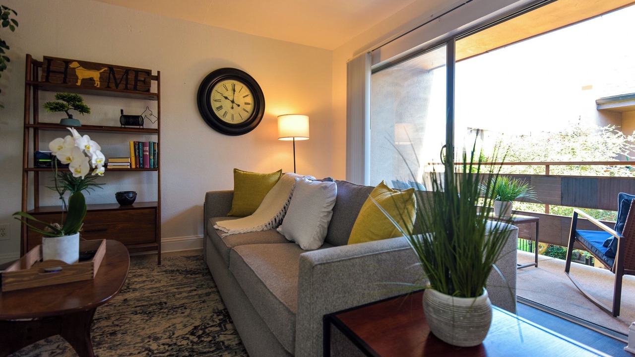 Photo of Livingroom in Knox - Henderson