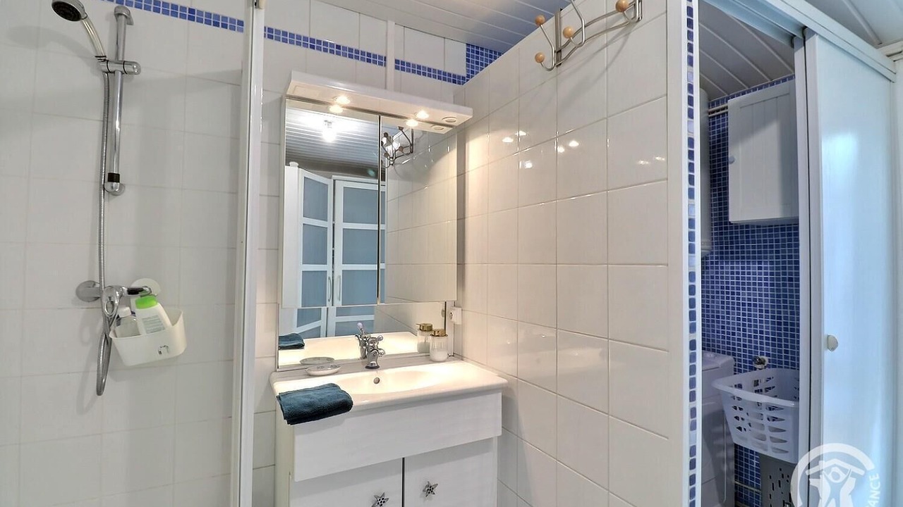 Photo of Bathroom in Esperance-Cottages