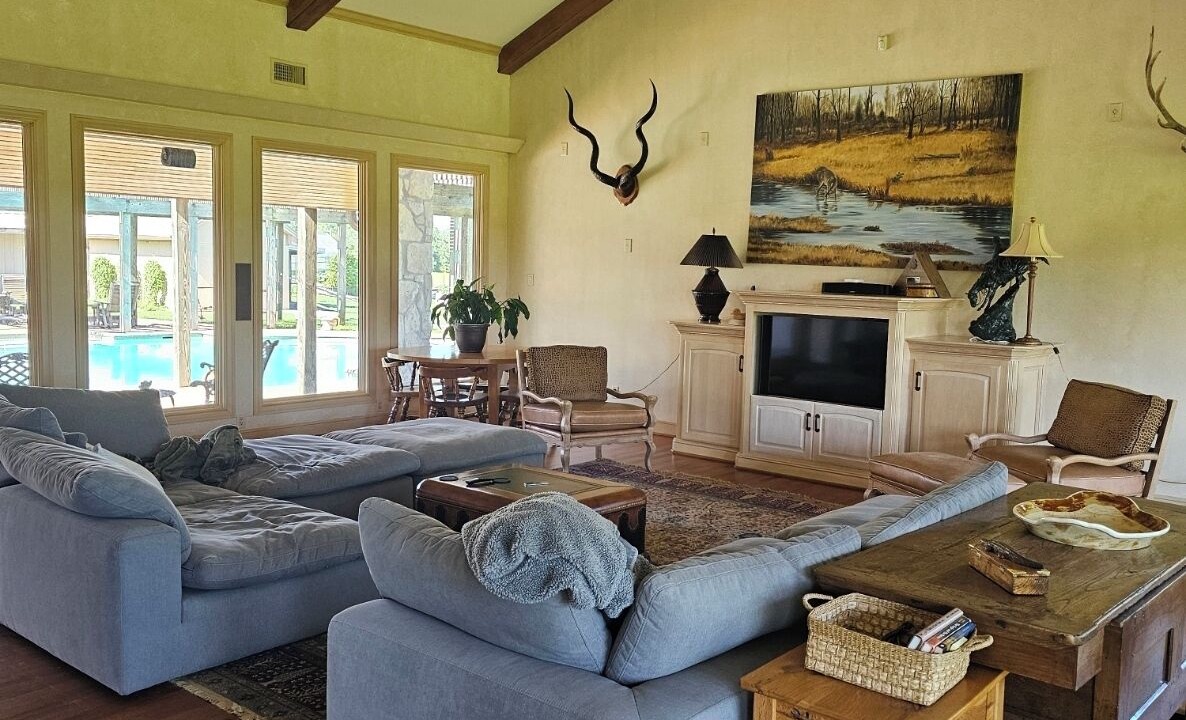 Photo of Livingroom in Madisonville