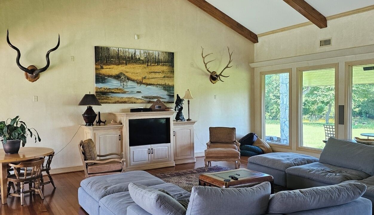 Photo of Livingroom in Madisonville