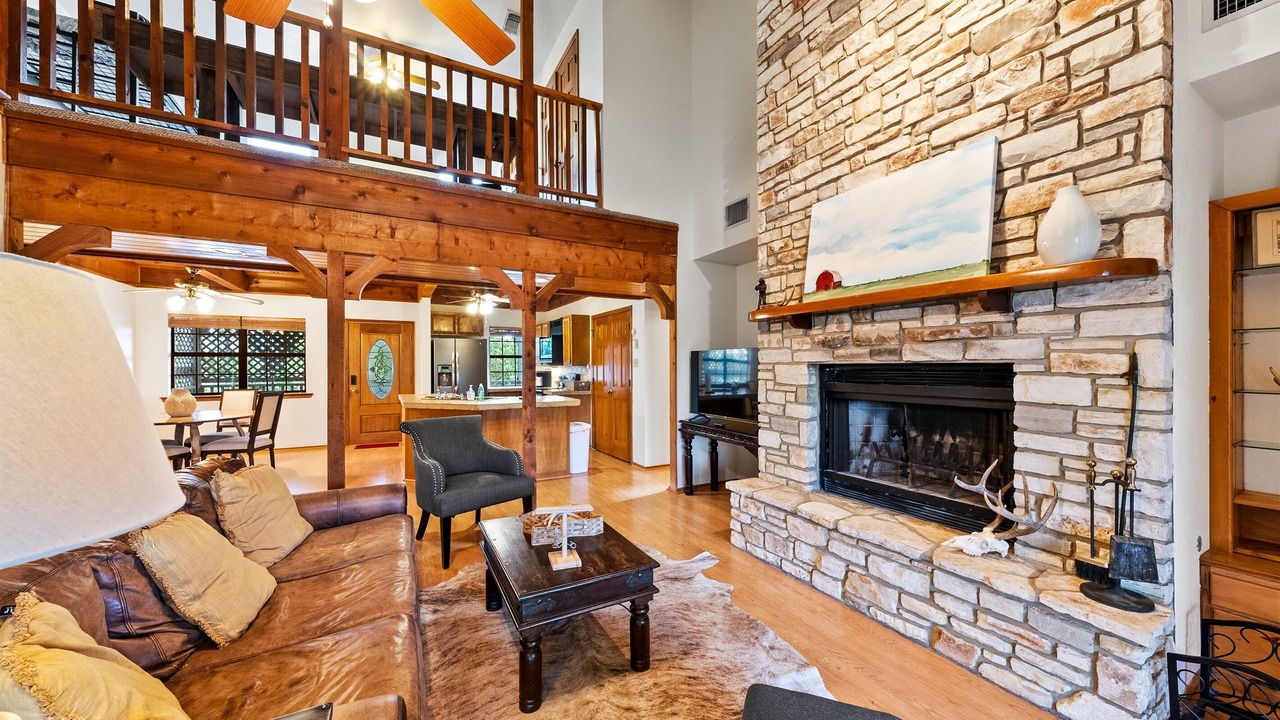 Photo of Livingroom in Center Point