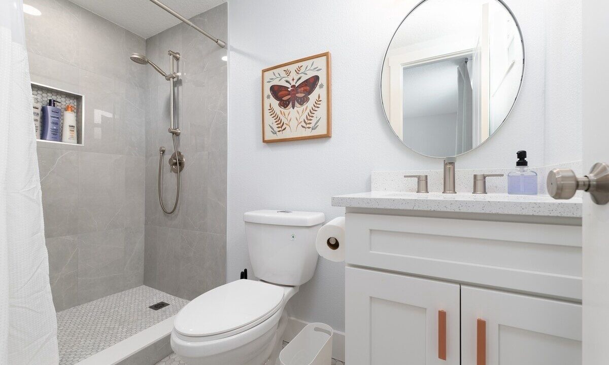 Photo of Bathroom in Neptune Beach