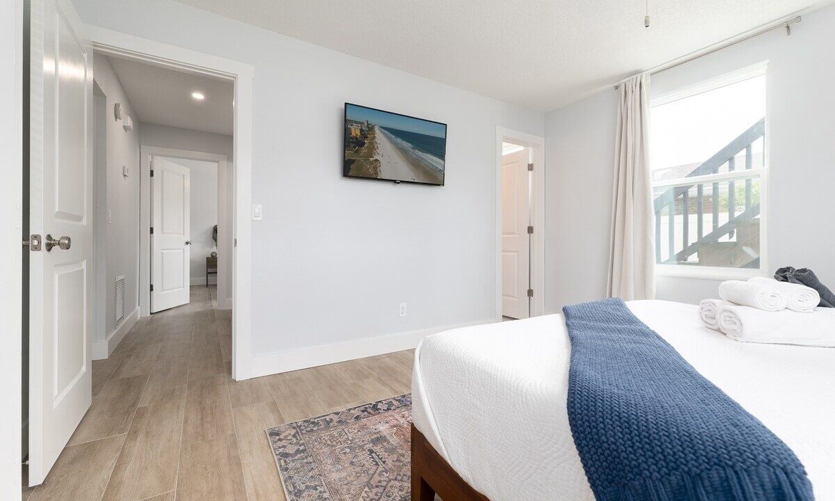 Photo of Bedroom in Neptune Beach