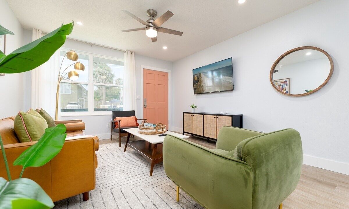Photo of Livingroom in Neptune Beach