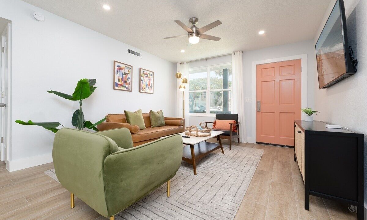 Photo of Livingroom in Neptune Beach