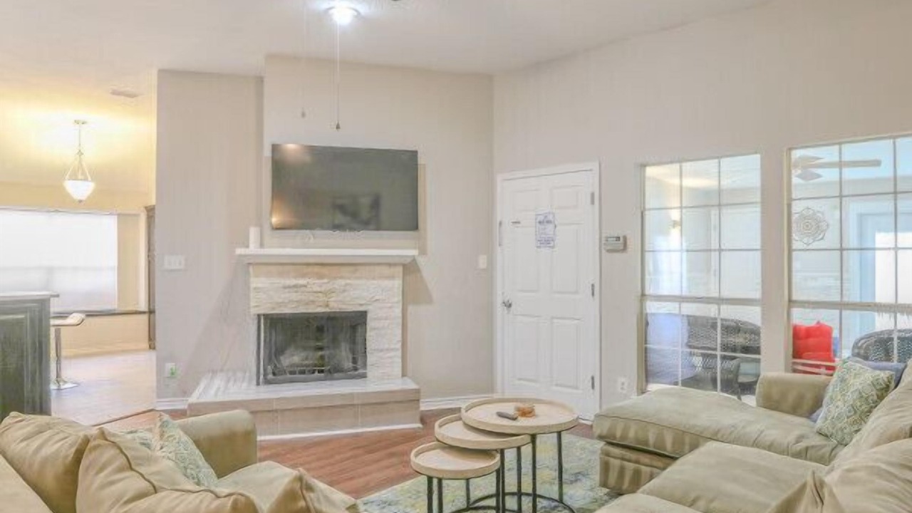 Photo of Livingroom in The Colony