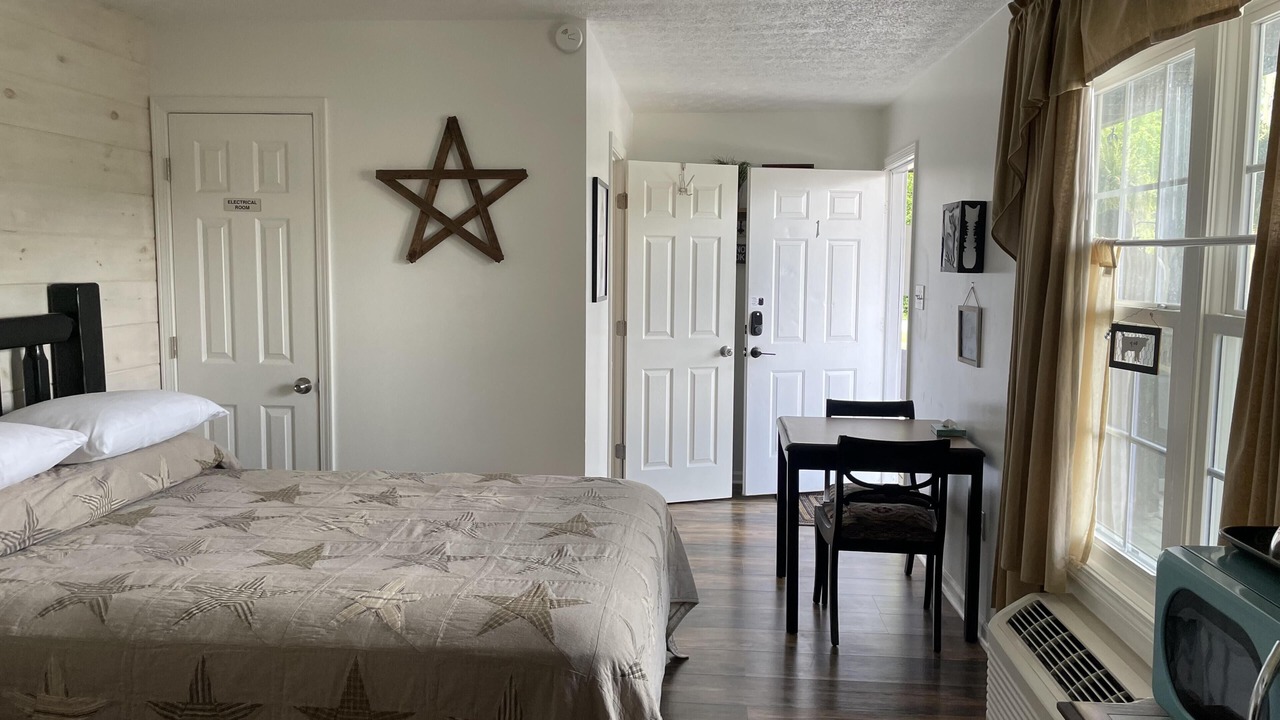 Photo of Bedroom in Clay City