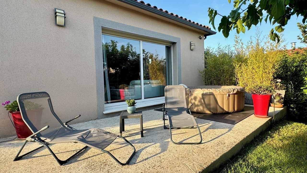 Photo of Patio Balcony in Saint-Laurent-des-Arbres