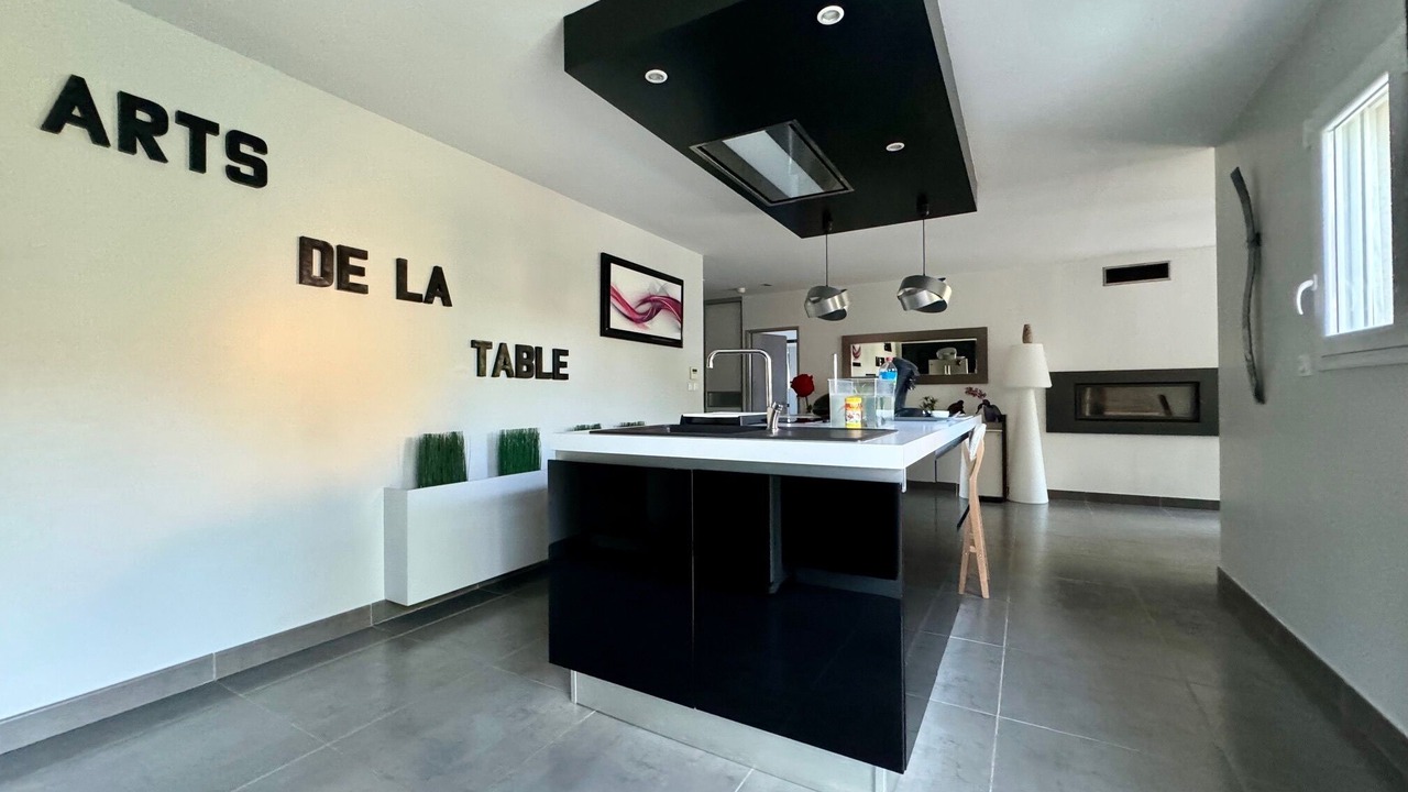 Photo of Kitchen in Saint-Laurent-des-Arbres