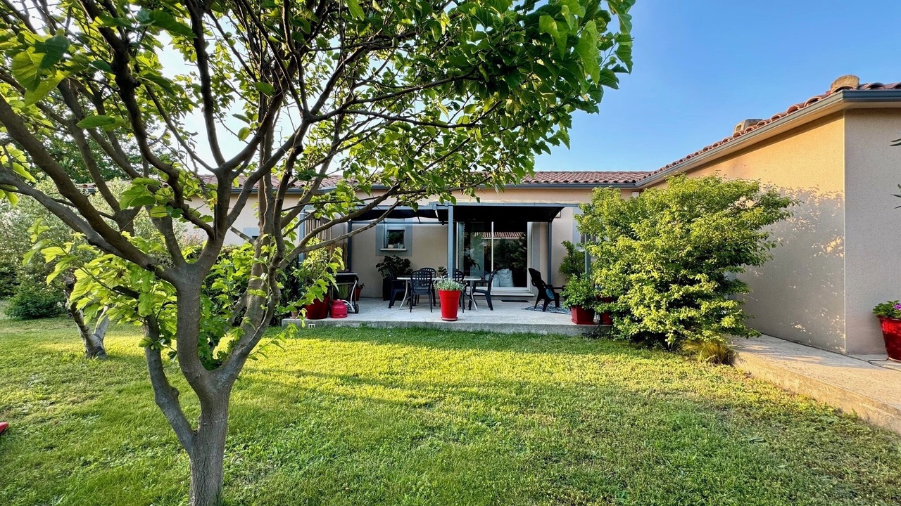 Photo of Patio Balcony in Saint-Laurent-des-Arbres