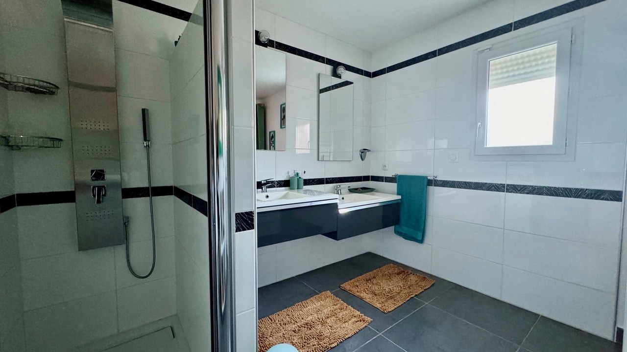 Photo of Bathroom in Saint-Laurent-des-Arbres