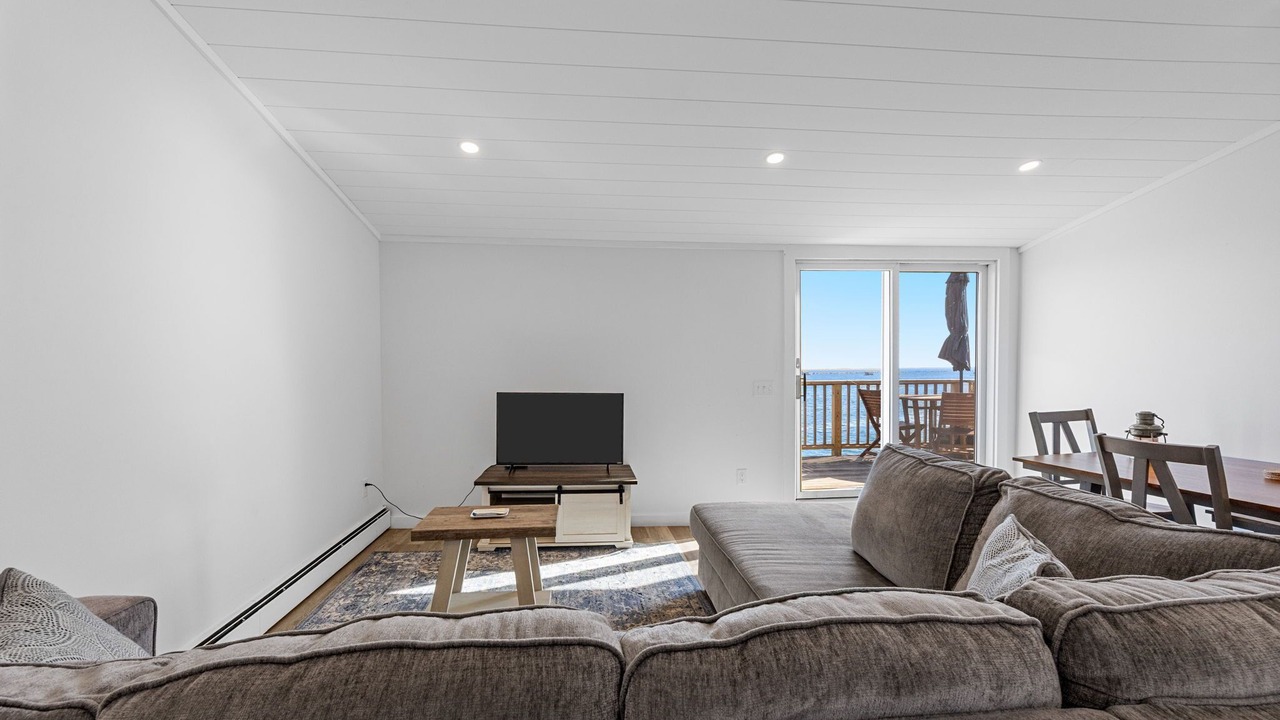 Photo of Livingroom in Commercial Street