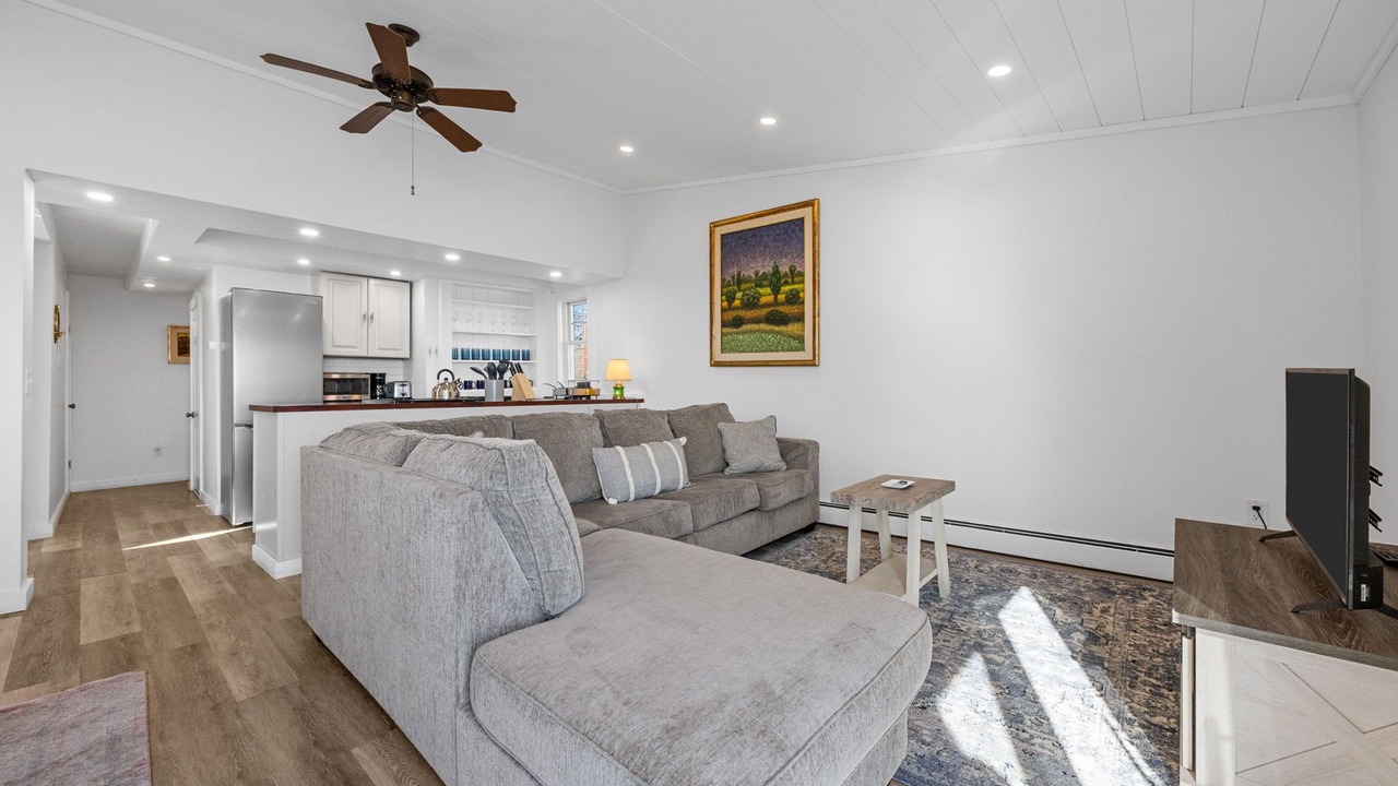 Photo of Livingroom in Commercial Street