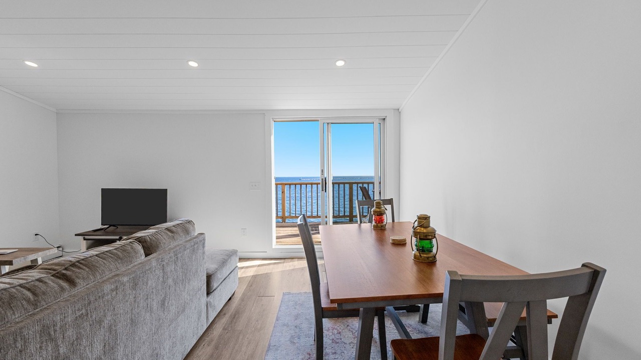 Photo of Livingroom in Commercial Street