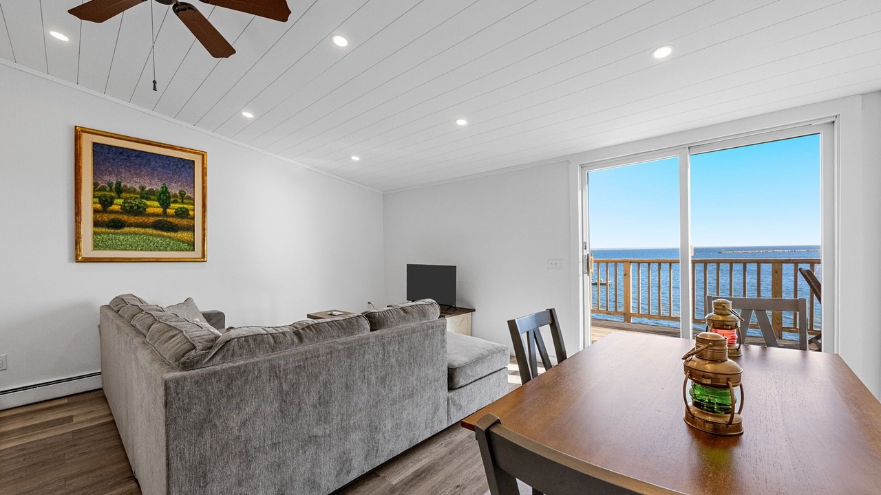 Photo of Livingroom in Commercial Street