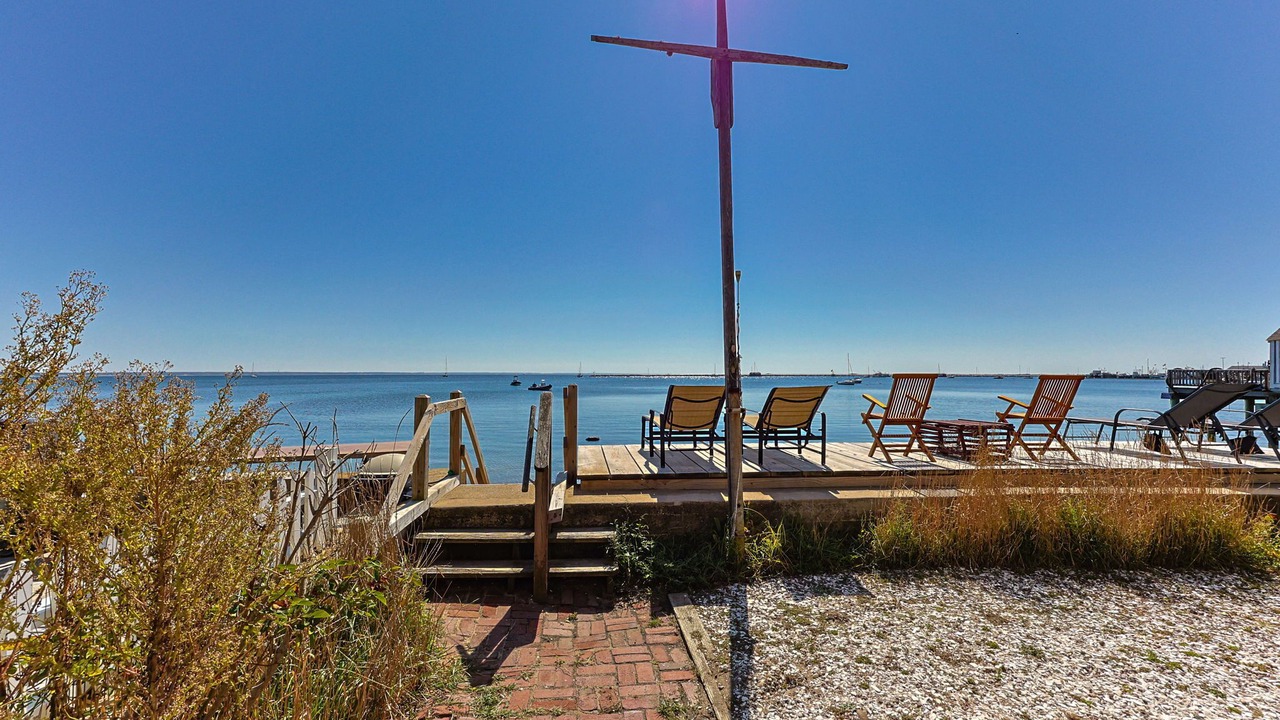 Photo of Outdoor in Commercial Street