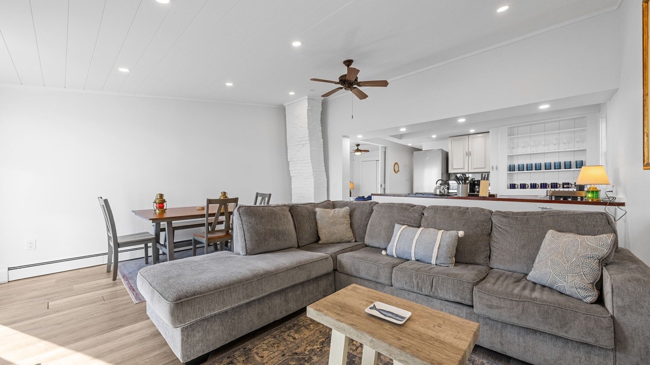 Photo of Livingroom in Commercial Street