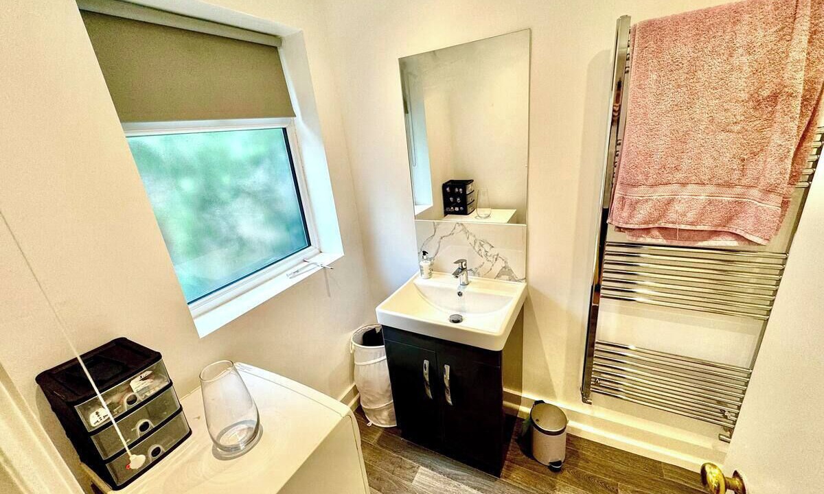 Photo of Bathroom in Ravenscourt Park