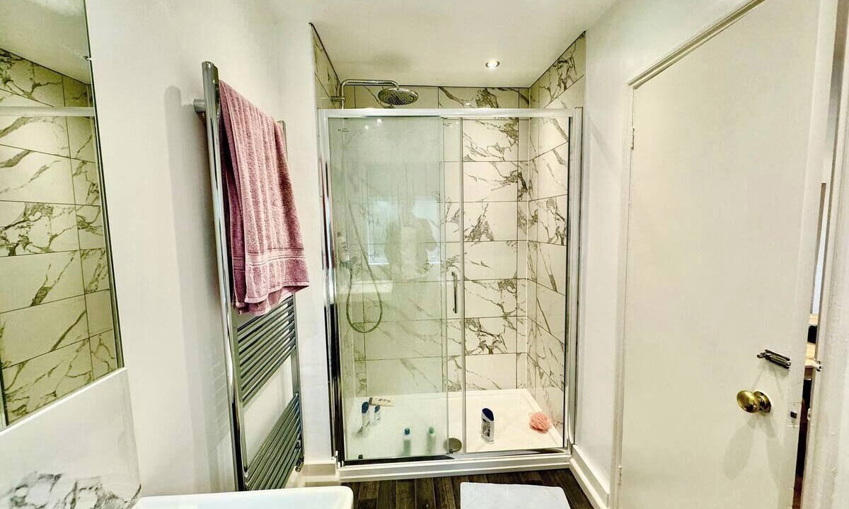Photo of Bathroom in Ravenscourt Park