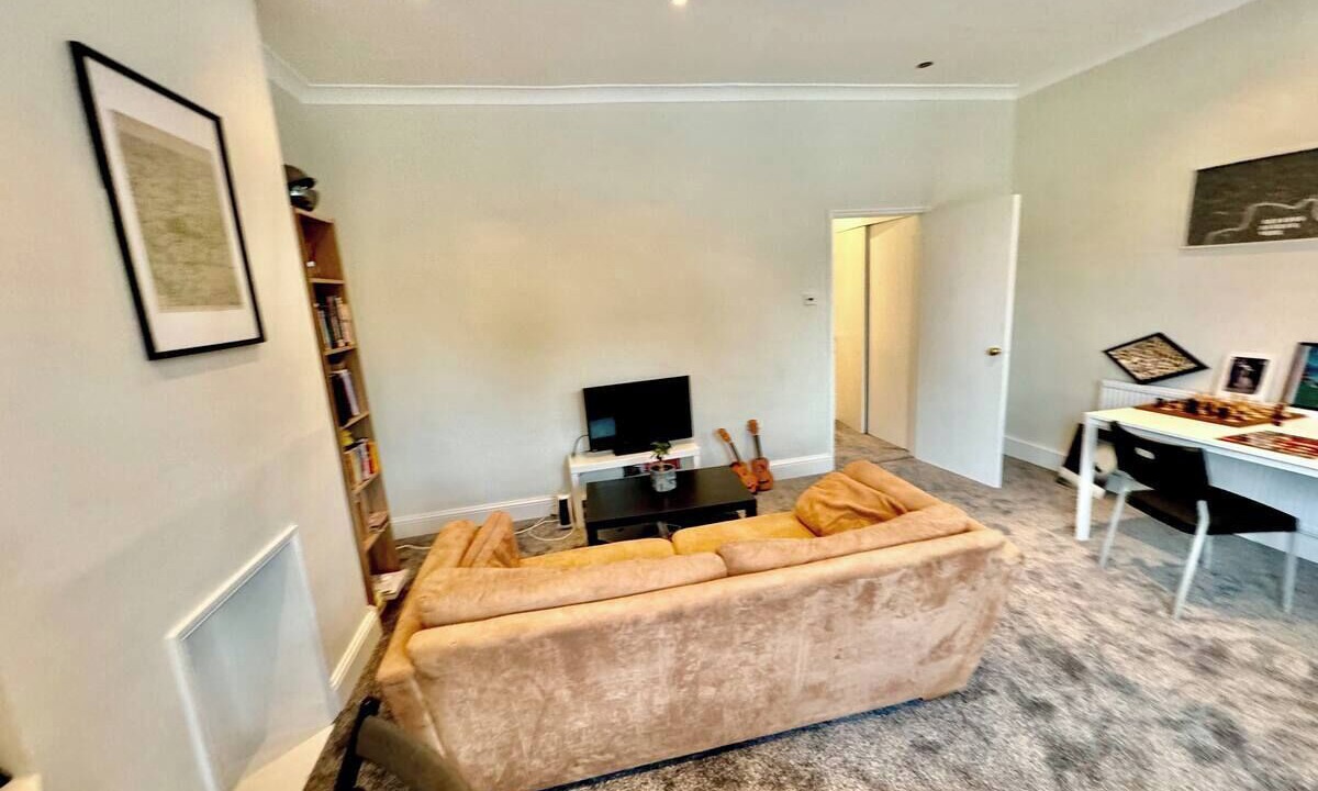 Photo of Livingroom in Ravenscourt Park