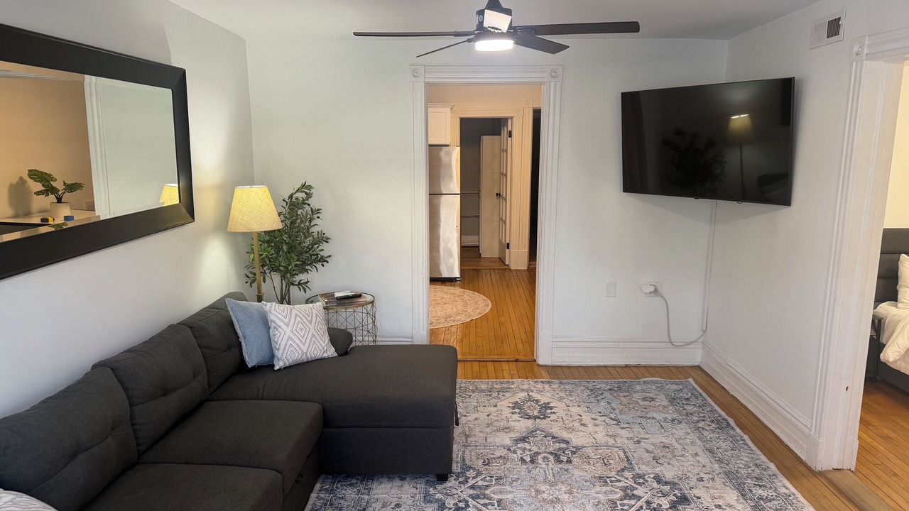 Photo of Livingroom in North Center