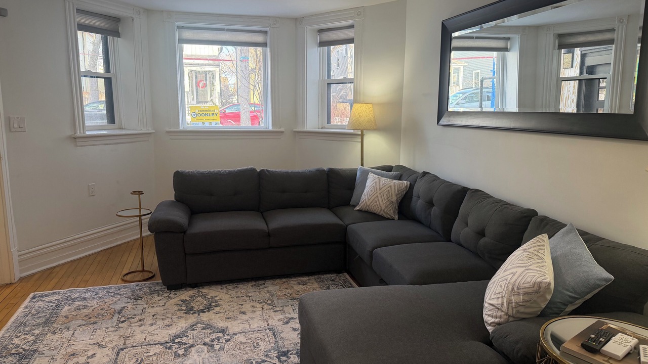 Photo of Livingroom in North Center