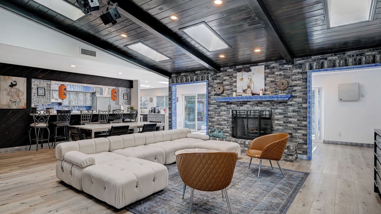 Photo of Livingroom in Chinatown