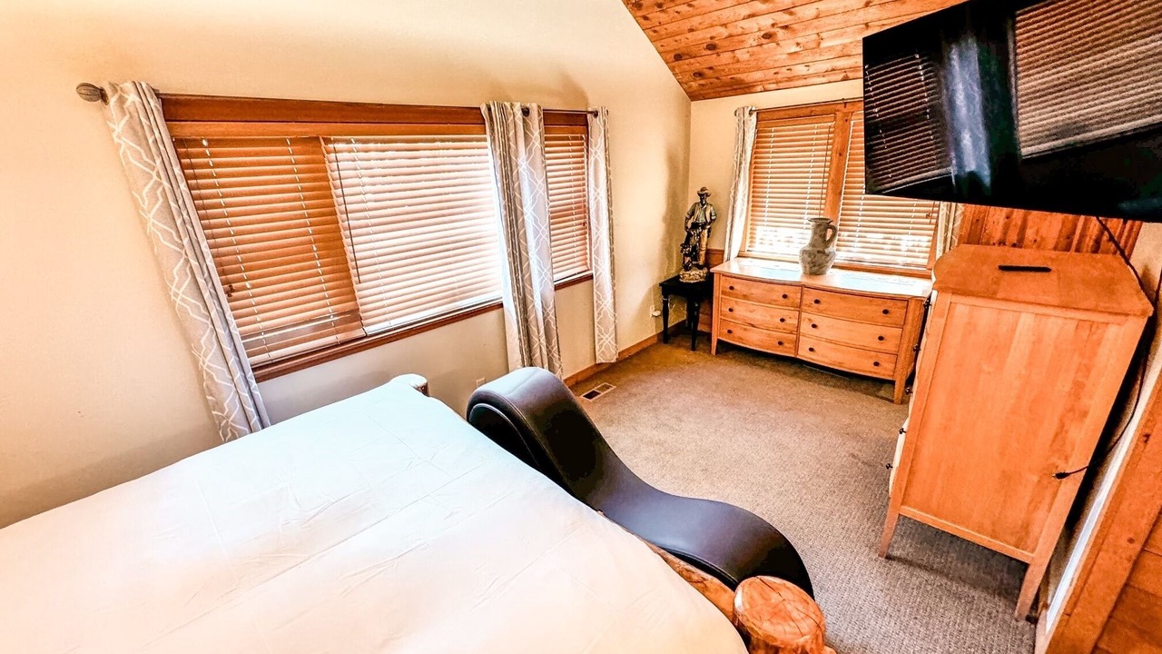 Photo of Bedroom in Sundance