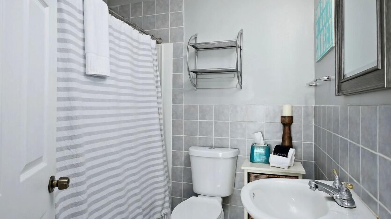 Photo of Bathroom in El Lago
