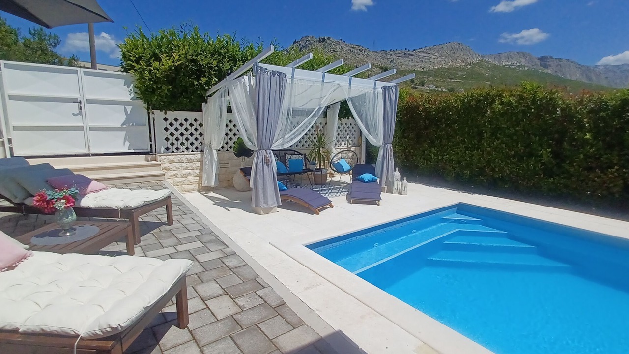 Photo of Outdoor in Mravince