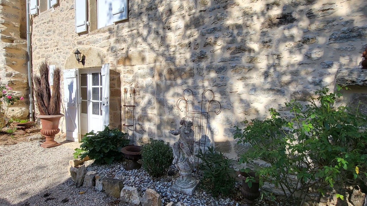 Photo of Outdoor in Villeneuve d'Aveyron