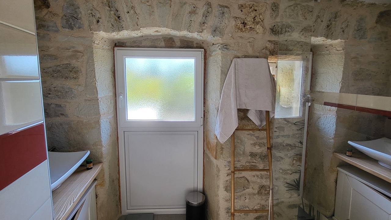 Photo of Bathroom in Villeneuve d'Aveyron