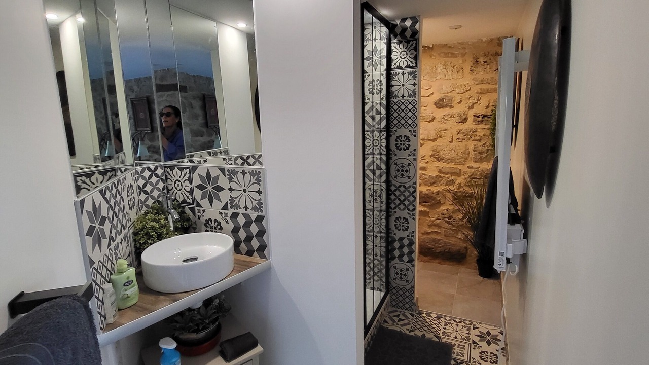 Photo of Bathroom in Villeneuve d'Aveyron