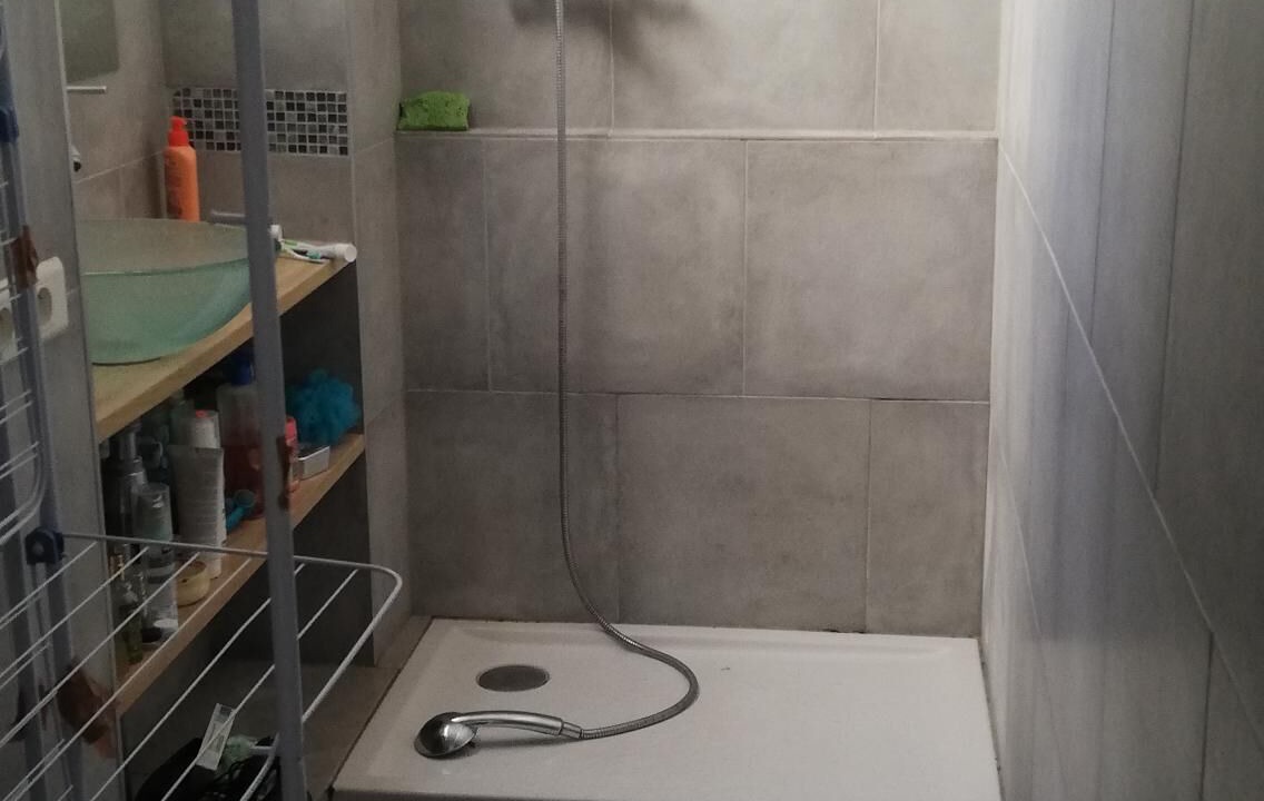 Photo of Bathroom in Republique–Point-du-Jour