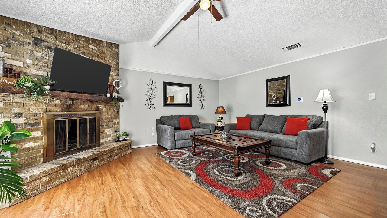 Photo of Livingroom in North Richland Hills